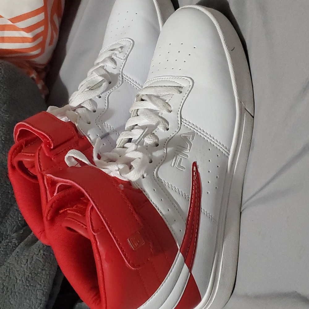 Fila sneakers.. EUC